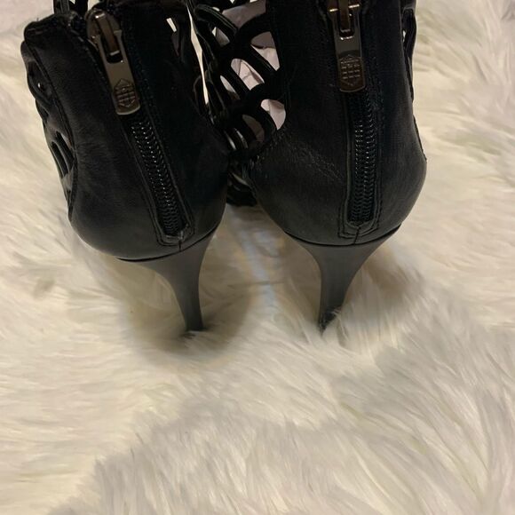 Vince Camuto Fontanela Cut-out Leather Bootie SZ 10US/40EU Black (Pre-Loved) EUC - Picture 11 of 11